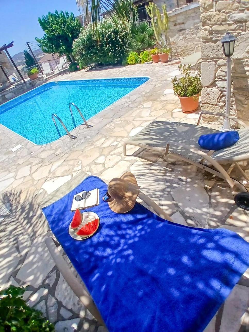 SkarinouAthena'S Pool Oasisアパートメント エクステリア 写真